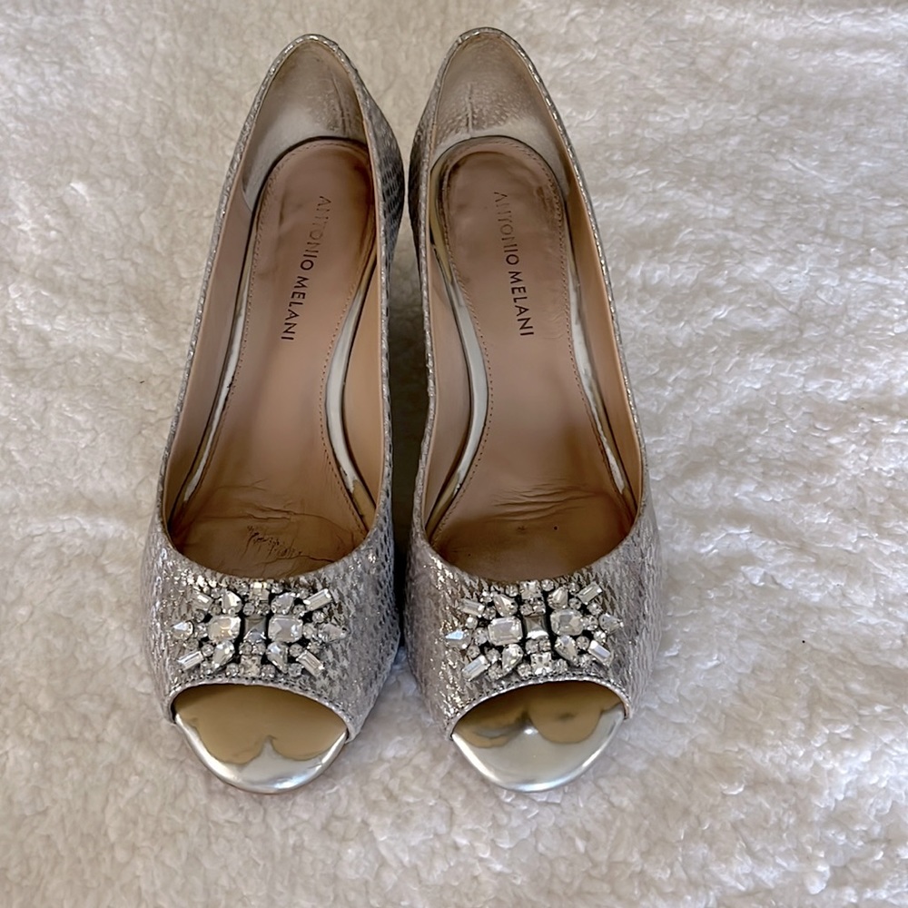 *Well Loved* Antonio Melani Peep Toe Wedges | Size 8